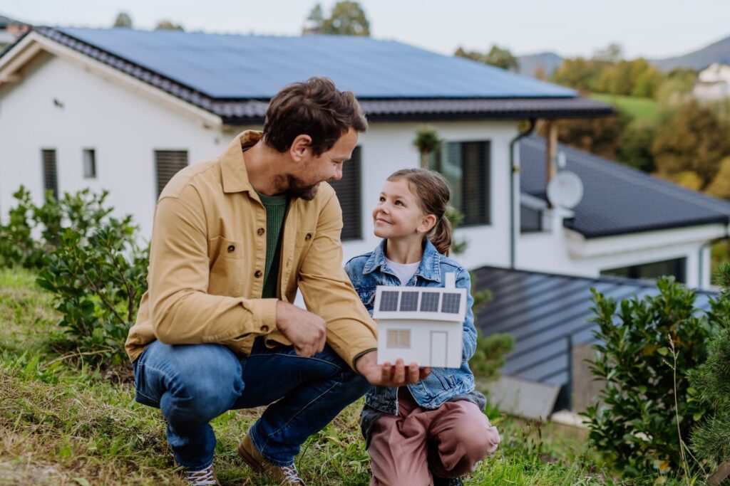 Panneau solaire sur une maison chez une famille